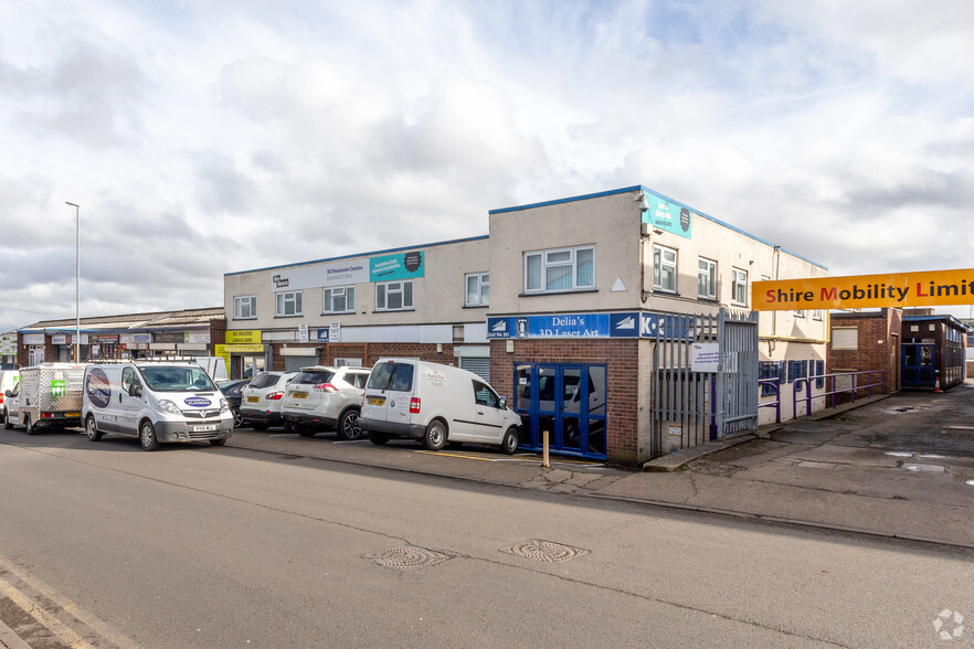 Heathfield Way, Northampton à louer - Photo principale – Image 1 sur 28