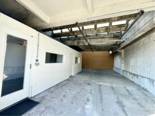 Plus de détails pour Local d'activités à louer