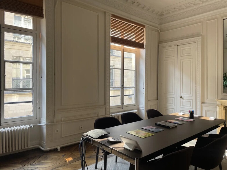 10 Rue De Castiglione, Paris à louer - Photo de l’immeuble – Image 2 sur 7