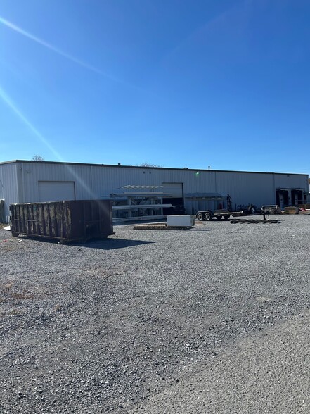 334 Industrial Park Rd, Bluefield, VA à louer - Photo de l’immeuble – Image 3 sur 14