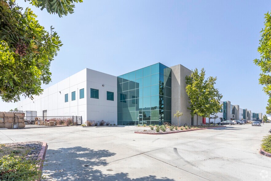 7757 Saint Andrews Ave, San Diego, CA à louer - Photo de l’immeuble – Image 2 sur 5