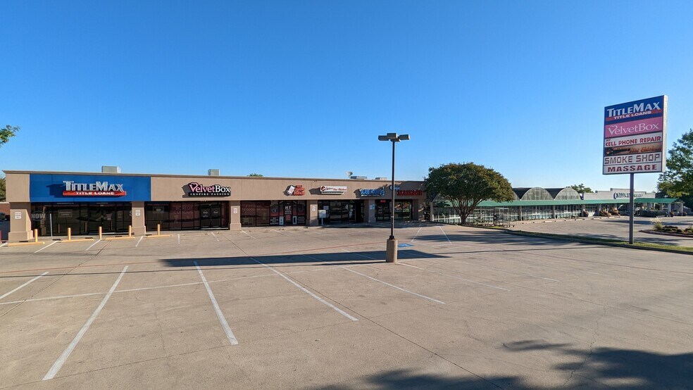 413 E Round Grove Rd, Lewisville, TX à louer - Photo de l’immeuble – Image 3 sur 3