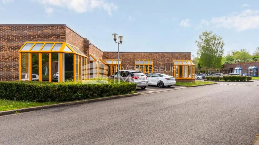 Local d’activités dans Croissy-Beaubourg à louer - Photo de l’immeuble – Image 3 sur 3