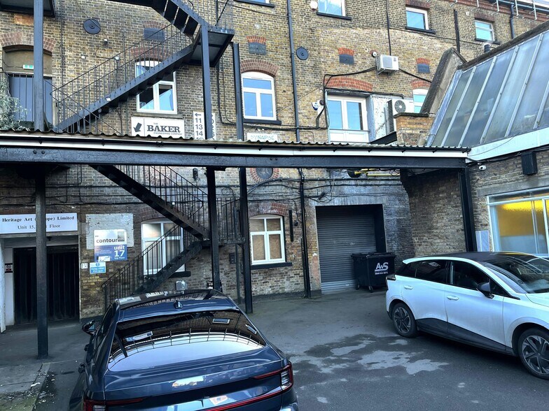 Sandown Rd, Watford à louer - Photo de l’immeuble – Image 3 sur 4