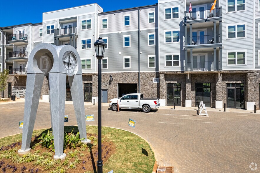 894 Tiger Blvd, Clemson, SC à louer - Photo de l’immeuble – Image 1 sur 52