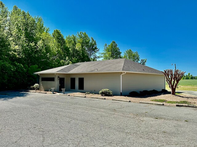 415 Semora Rd, Roxboro, NC à louer - Photo de l’immeuble – Image 2 sur 49