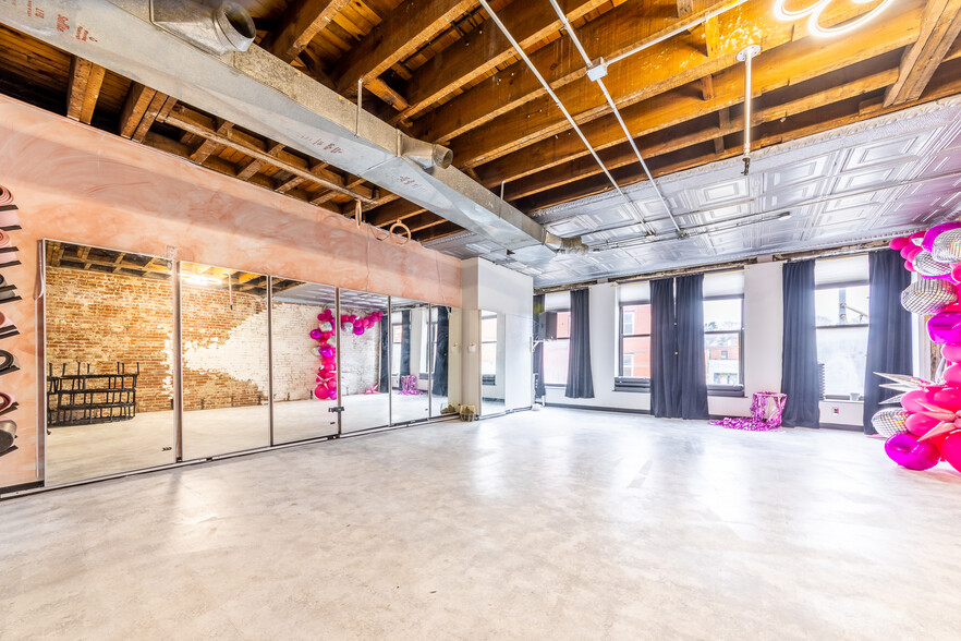 827 E Warrington Ave, Pittsburgh, PA à louer - Photo de l’immeuble – Image 3 sur 9