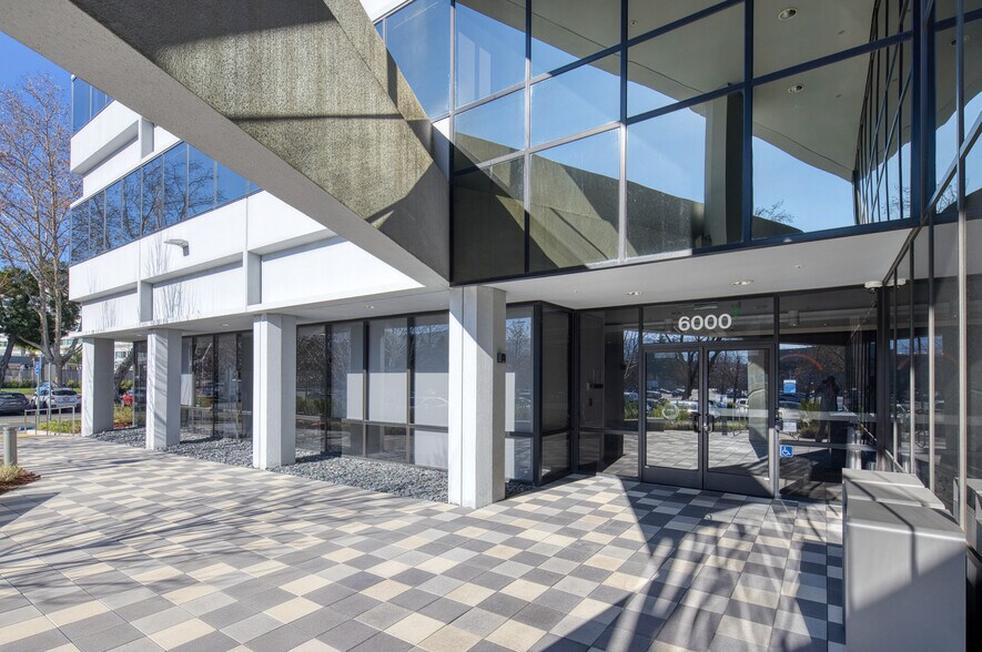 6000 Stoneridge Mall Rd, Pleasanton, CA à louer - Photo de l’immeuble – Image 3 sur 13