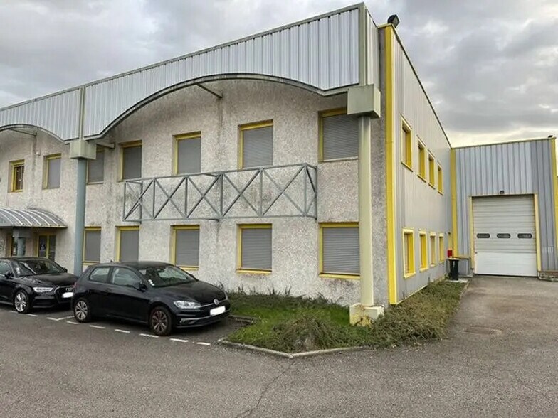 Local d’activités dans Genas à louer - Photo de l’immeuble – Image 3 sur 16