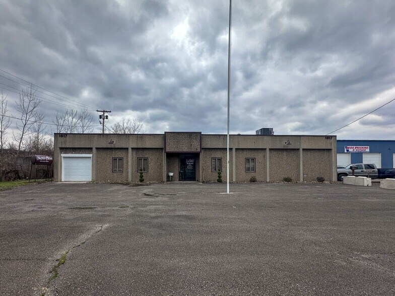1617 Warren Ave, Niles, OH à vendre - Photo de l’immeuble – Image 3 sur 33