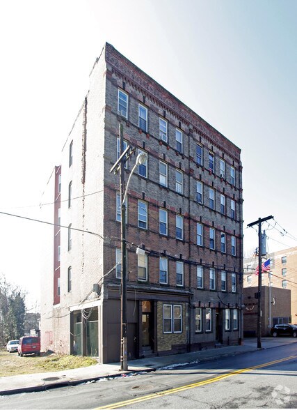 90-92 Vark St, Yonkers, NY à vendre - Photo principale – Image 1 sur 2