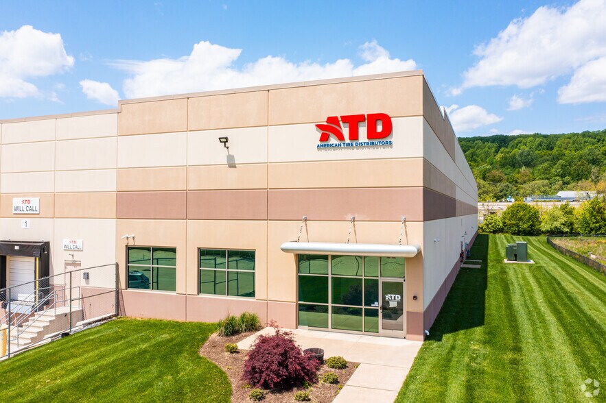 8 Lee Blvd, Malvern, PA à louer - Photo de l’immeuble – Image 3 sur 5