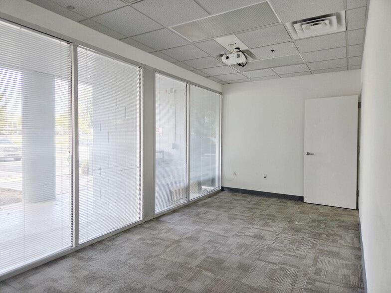 1929 W Lone Cactus Dr, Phoenix, AZ à louer - Photo intérieure – Image 2 sur 15