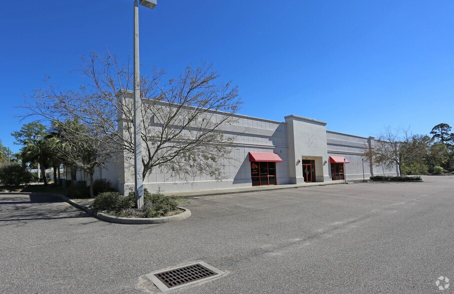 311 S Ridgewood Ave, Edgewater, FL à louer - Photo de l’immeuble – Image 1 sur 25