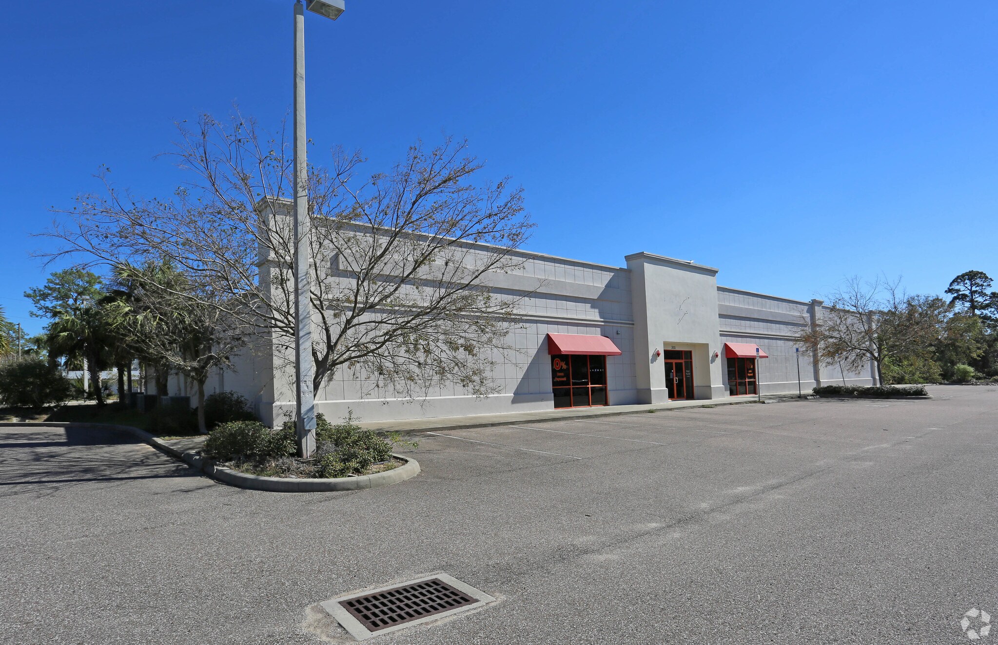 311 S Ridgewood Ave, Edgewater, FL à louer Photo de l’immeuble– Image 1 sur 26