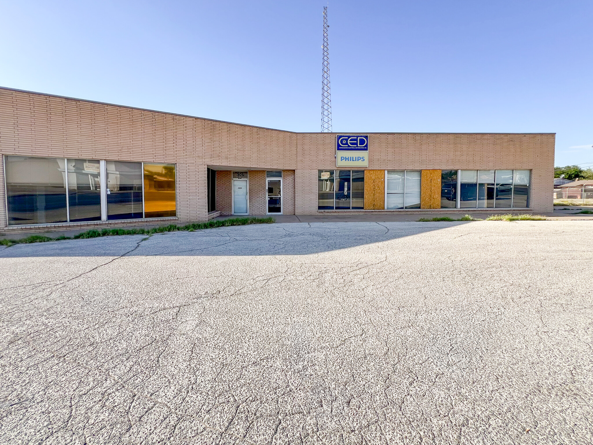 305 E University Blvd, Odessa, TX à louer Photo de l’immeuble– Image 1 sur 24