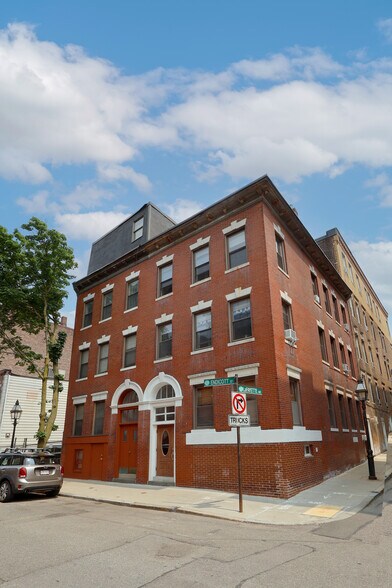 The North End Portfolio portefeuille de 2 biens à vendre sur LoopNet.fr - Photo principale – Image 2 sur 2