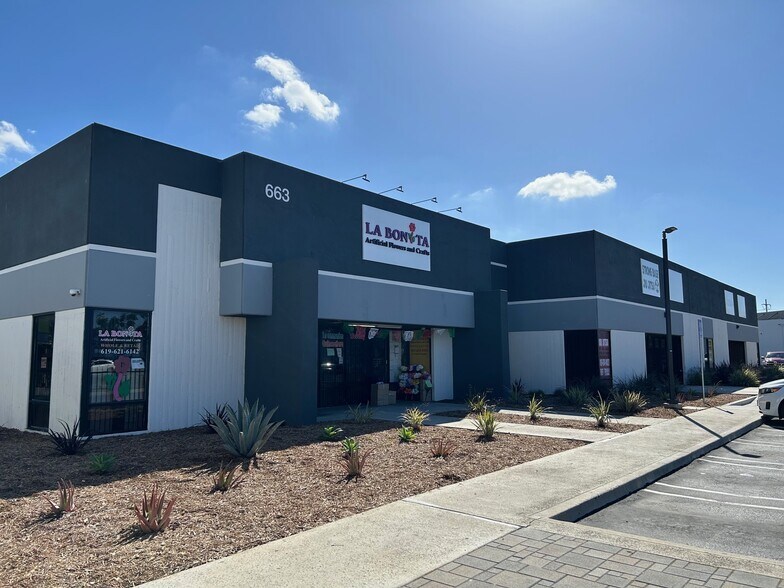 651 Palomar St, Chula Vista, CA à louer - Photo de l’immeuble – Image 1 sur 8