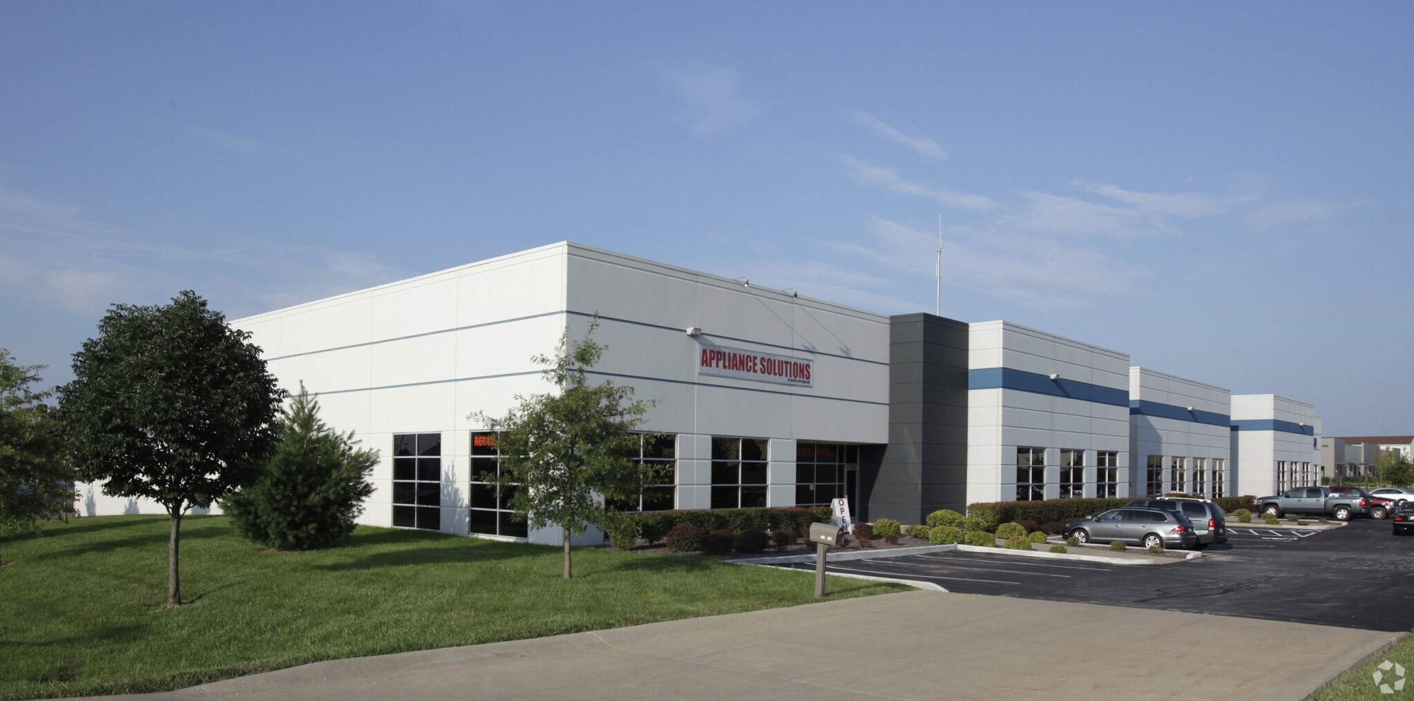 201-215 Stag Industrial Blvd, Lake Saint Louis, MO à louer Photo principale– Image 1 sur 16