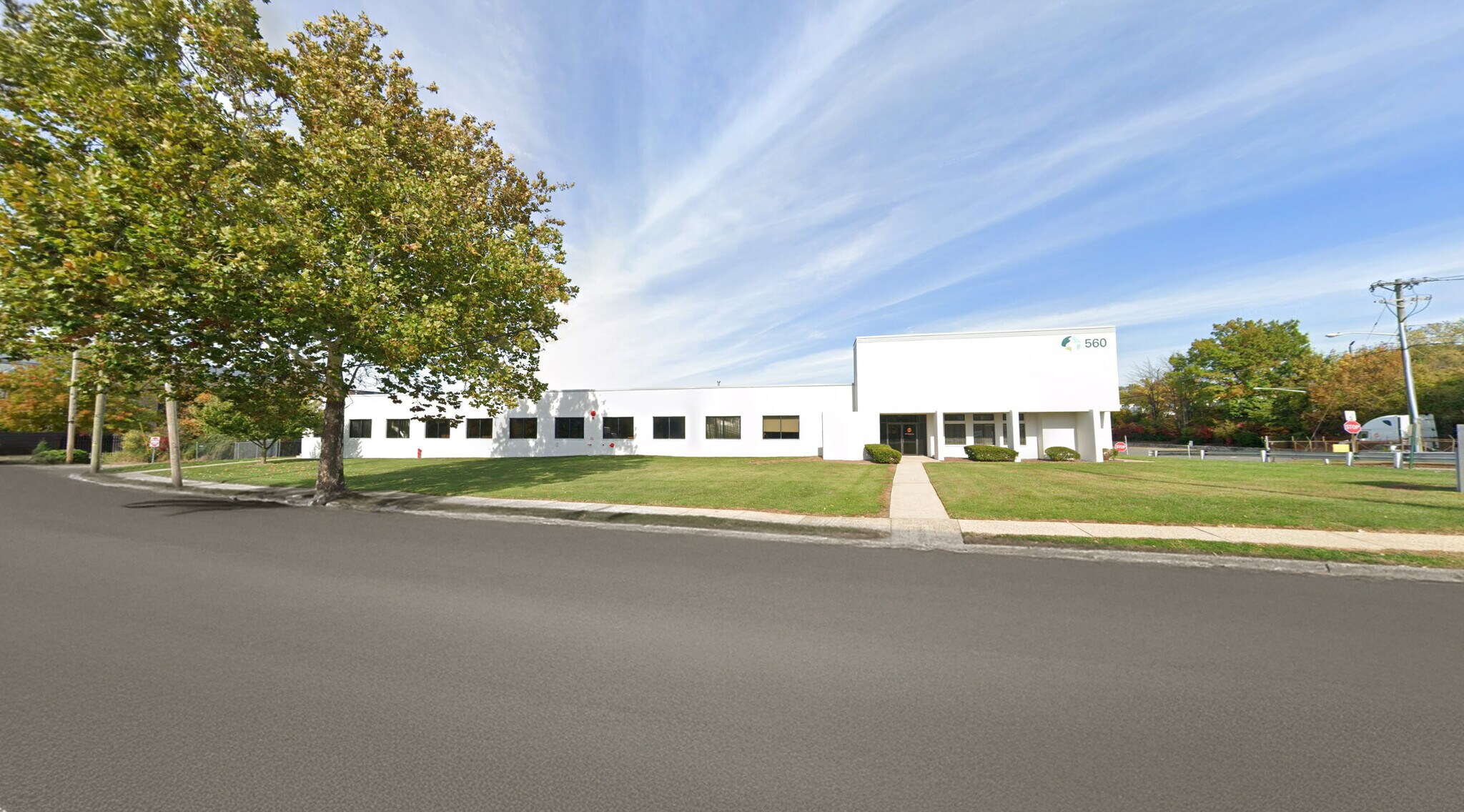 560 Jefferson Ave, Secaucus, NJ à louer Photo principale– Image 1 sur 3