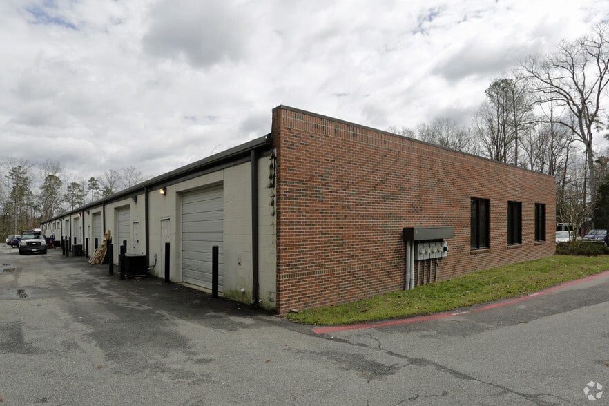 400 Dominion Dr, Morrisville, NC à louer - Photo de l’immeuble – Image 3 sur 3