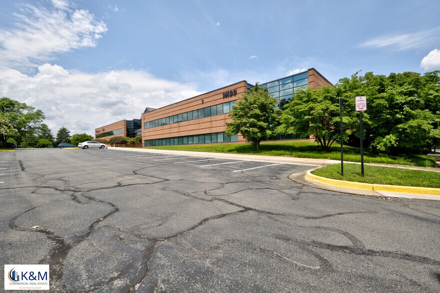 14100 Park Meadow Dr, Chantilly, VA à louer - Photo de l’immeuble – Image 3 sur 9