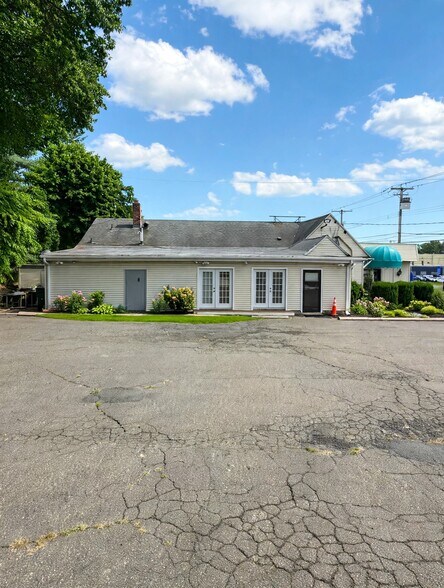 439 Derby Ave, West Haven, CT à vendre - Photo de l’immeuble – Image 2 sur 13