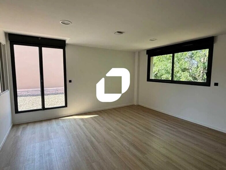 Bureau dans Sainte-Foy-lès-Lyon à louer - Photo de l’immeuble – Image 1 sur 5
