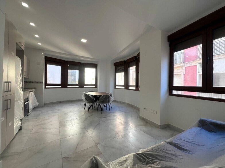Carrer Barón de Finestrat, 2, Alicante, Alicante à vendre - Photo de l’immeuble – Image 2 sur 4