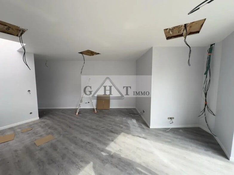 Bureau dans Lisses à louer - Photo intérieure – Image 2 sur 4