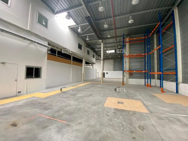 Local d’activités dans Aix-en-Provence à louer - Photo de l’immeuble – Image 1 sur 6