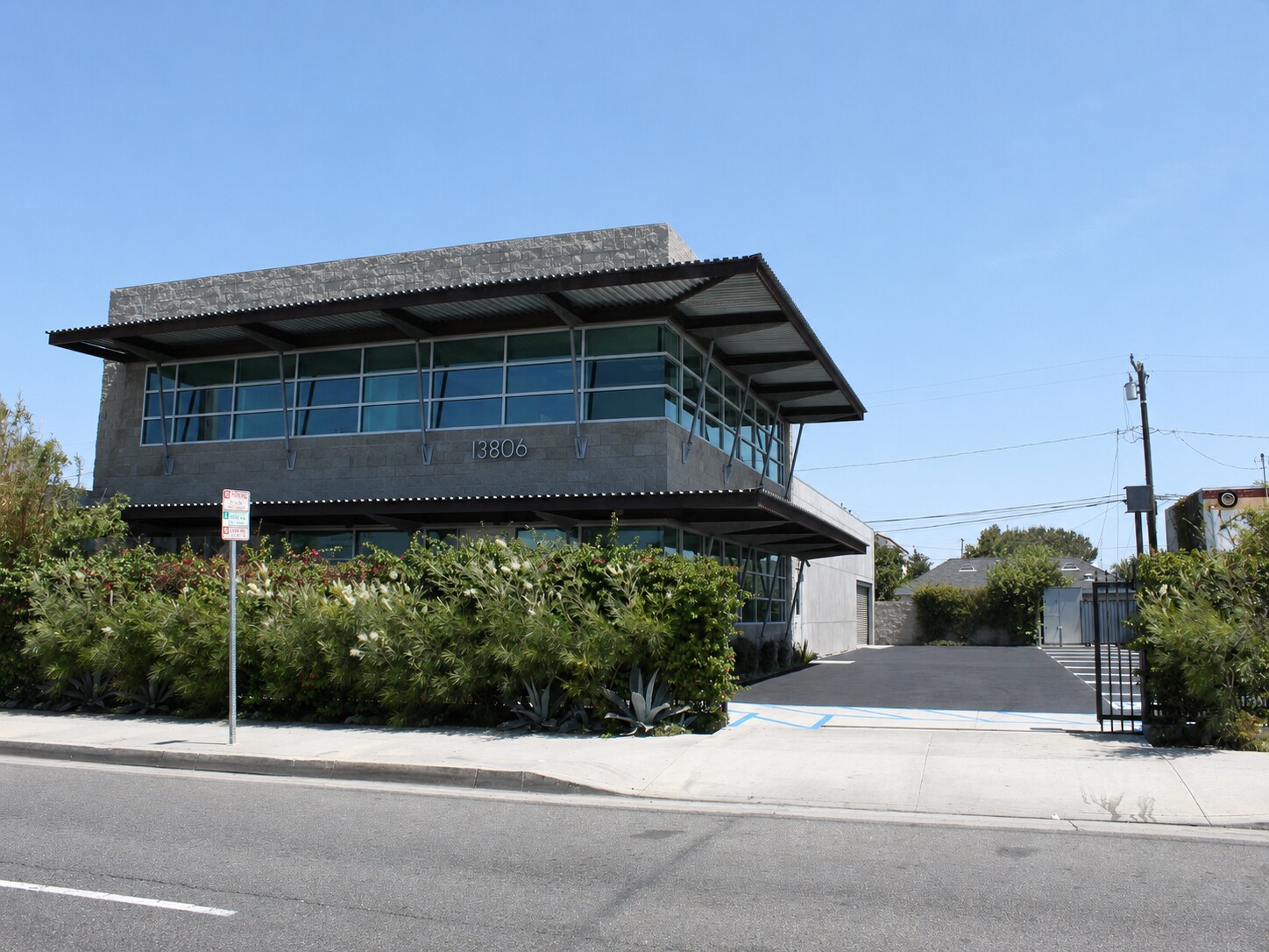 13806 S Inglewood Ave, Hawthorne, CA à vendre Photo de l’immeuble– Image 1 sur 14
