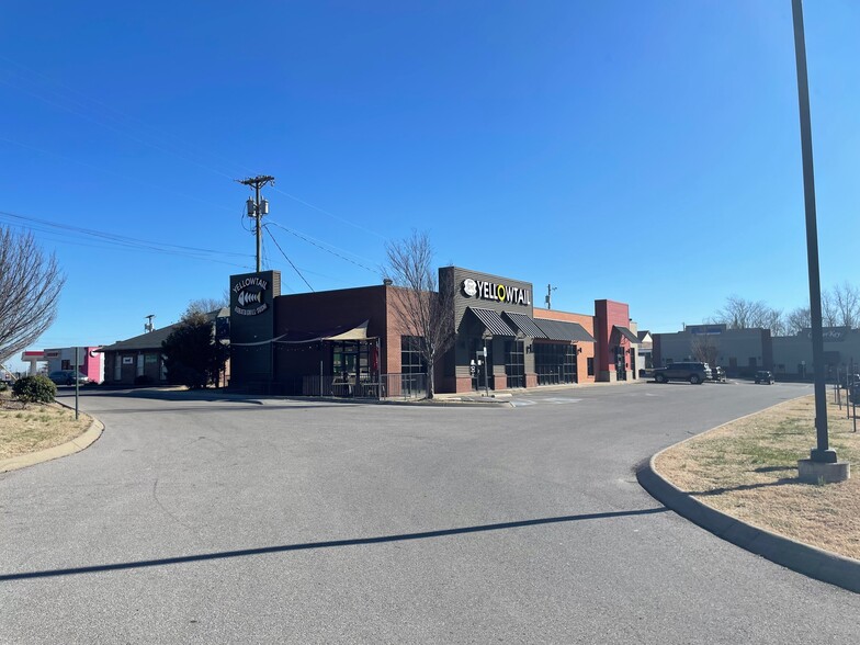 2509 Wilma Rudolph Blvd, Clarksville, TN à louer - Photo de l’immeuble – Image 3 sur 6