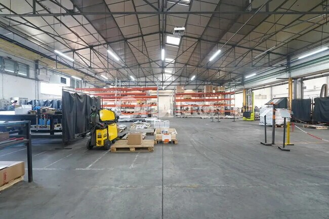 Plus de détails pour Local d'activités, Industriel/Logistique à louer