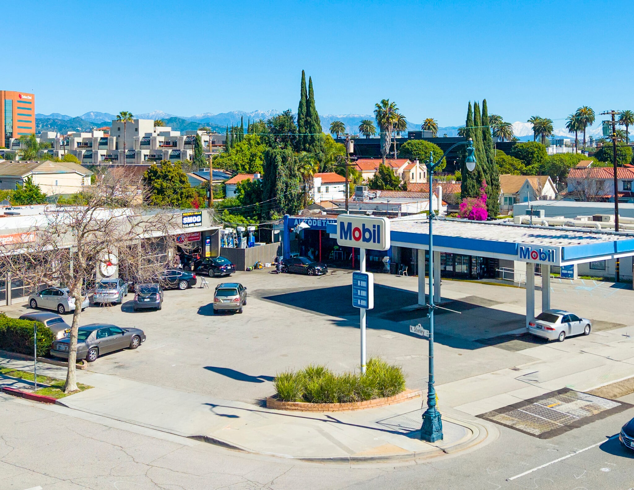 8567 Wilshire Blvd, Beverly Hills, CA à louer Photo principale– Image 1 sur 3