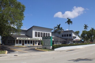 5800-5820 N University Dr, Fort Lauderdale, FL à louer Photo intérieure– Image 2 sur 17