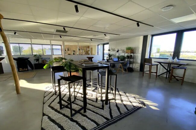Plus de détails pour Bureau à louer