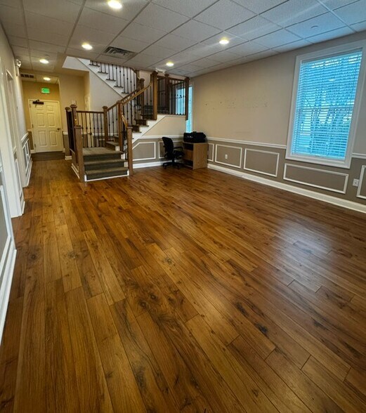 42 E Main St, Freehold, NJ à louer - Photo intérieure – Image 2 sur 27