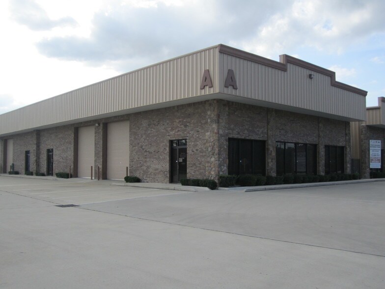 10963 Cutten Rd, Houston, TX à louer - Photo de l’immeuble – Image 1 sur 4