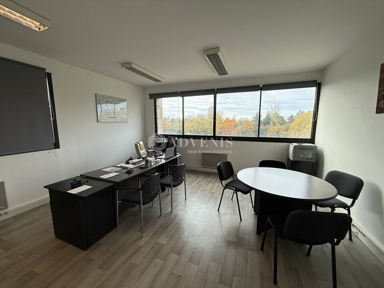 Bureau dans Noisy-le-Grand à vendre - Photo intérieure – Image 2 sur 11