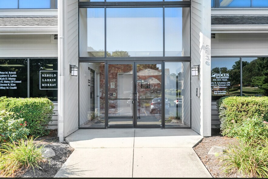 5636 Bridgetown Rd, Cincinnati, OH à vendre - Photo de l’immeuble – Image 3 sur 57