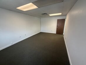 2655-2677 E Highway 224, Denver, CO à louer Photo de l’immeuble– Image 2 sur 9