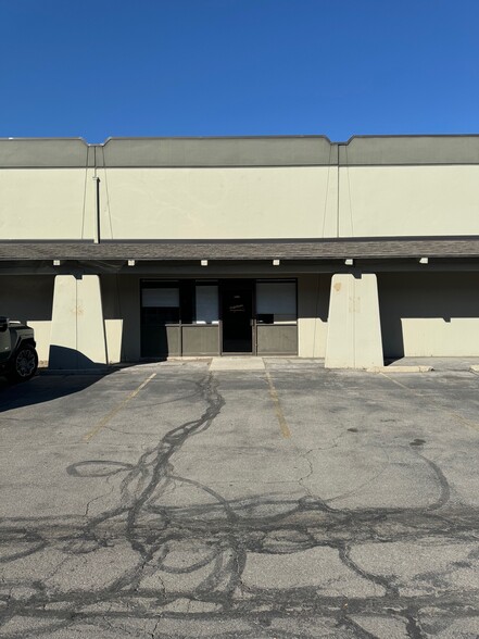 2340-2386 S Redwood Rd, Salt Lake City, UT à louer - Photo de l’immeuble – Image 2 sur 9