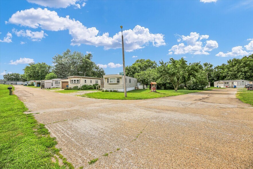 3 D St, Lexington, IL à vendre - Photo de l’immeuble – Image 3 sur 22