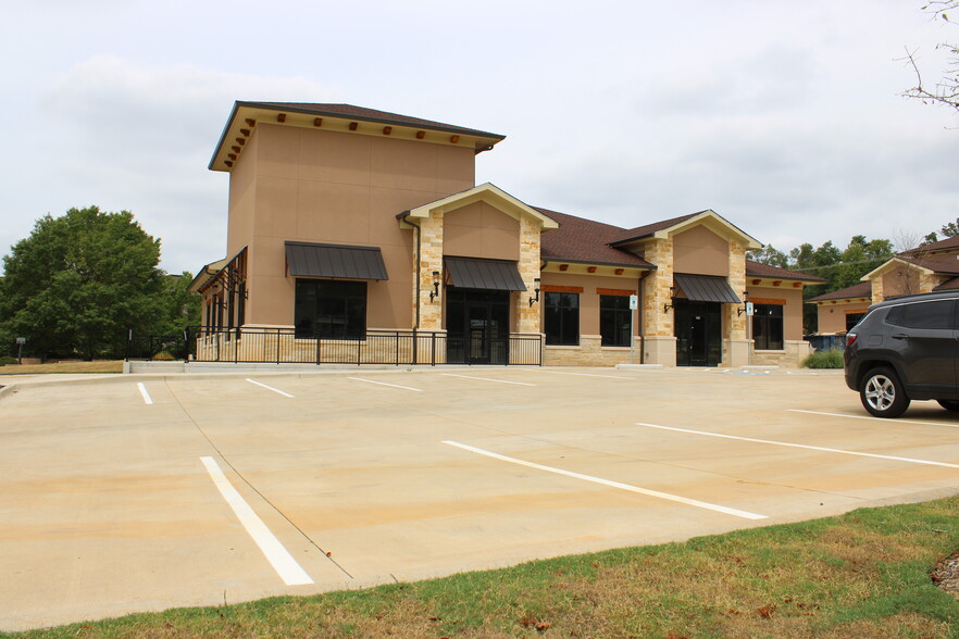 3143 Golden, Tyler, TX à louer - Photo de l’immeuble – Image 2 sur 6