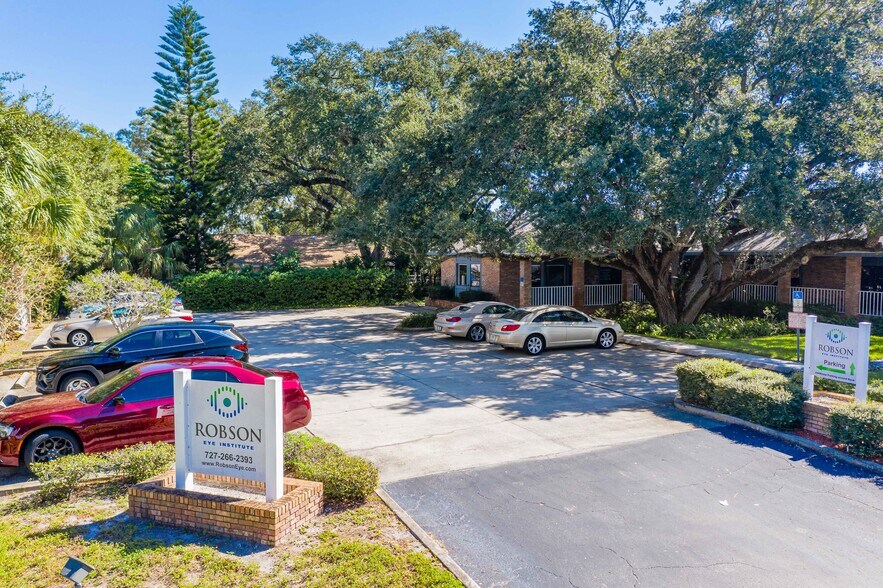 601 Belcher Rd, Clearwater, FL à vendre - Photo de l’immeuble – Image 2 sur 17