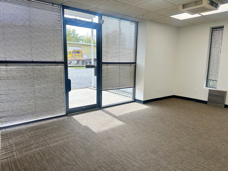 3770 SW South Park Ave, Topeka, KS à louer - Photo de l’immeuble – Image 3 sur 11