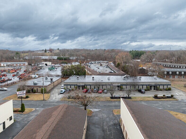 136-150 Doty Cir, West Springfield, MA à louer - Photo de l’immeuble – Image 1 sur 11