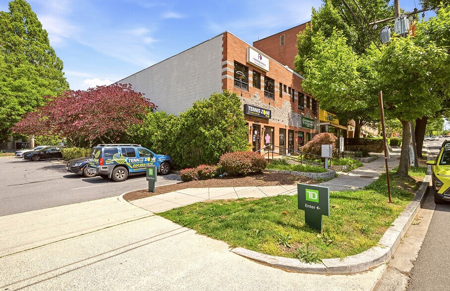 4839 Wisconsin Ave NW, Washington, DC à vendre - Photo de l’immeuble – Image 2 sur 10
