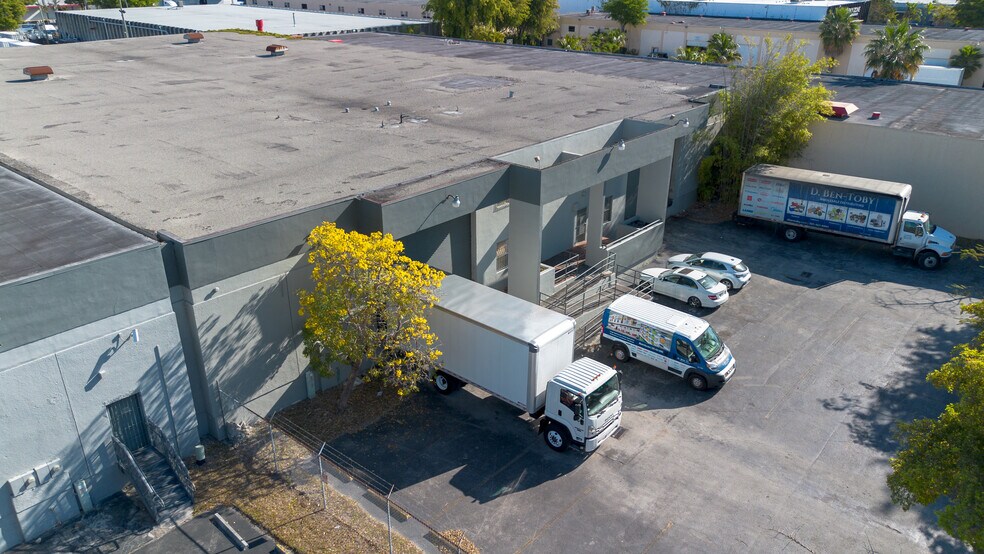 8269 NW 54th St, Miami, FL à louer - Photo de l’immeuble – Image 3 sur 5